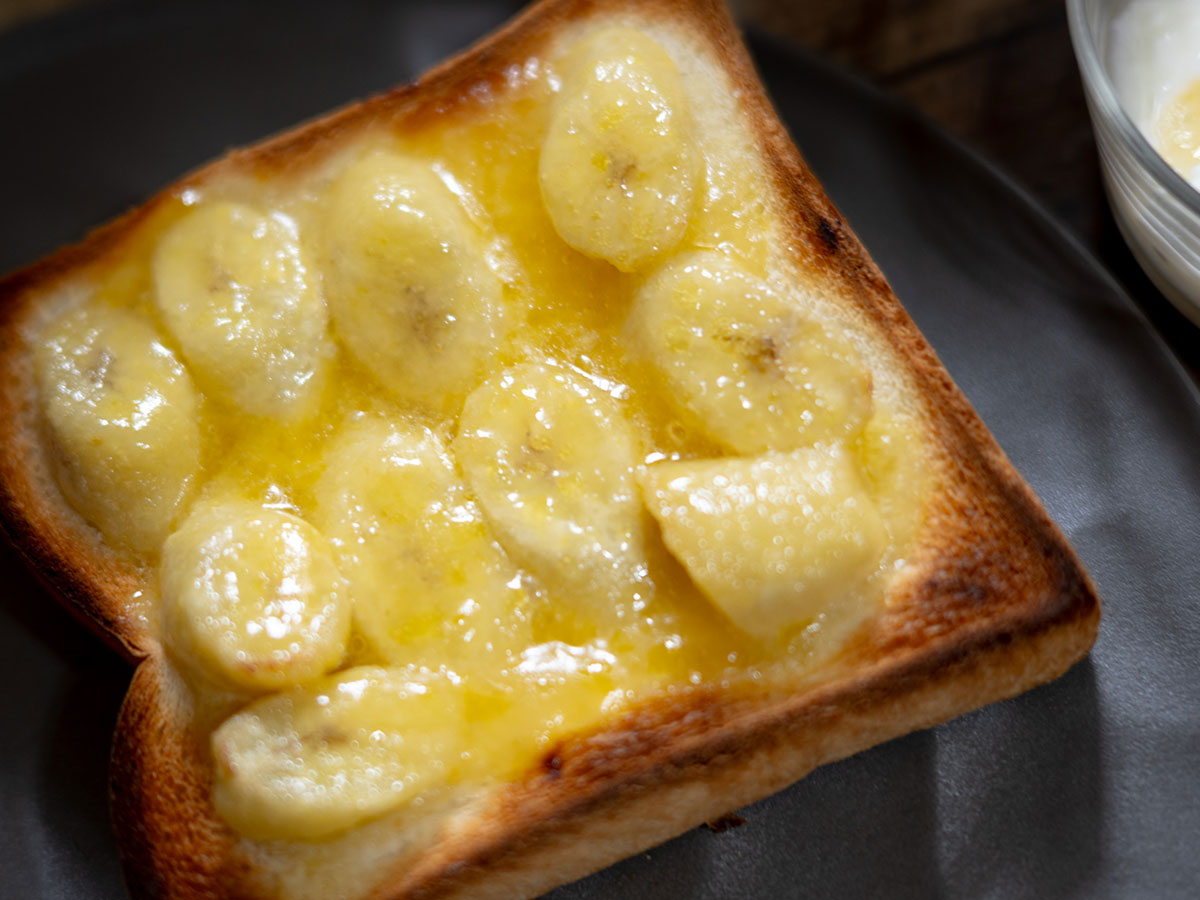 焼き上がった発酵レモンバナナトースト