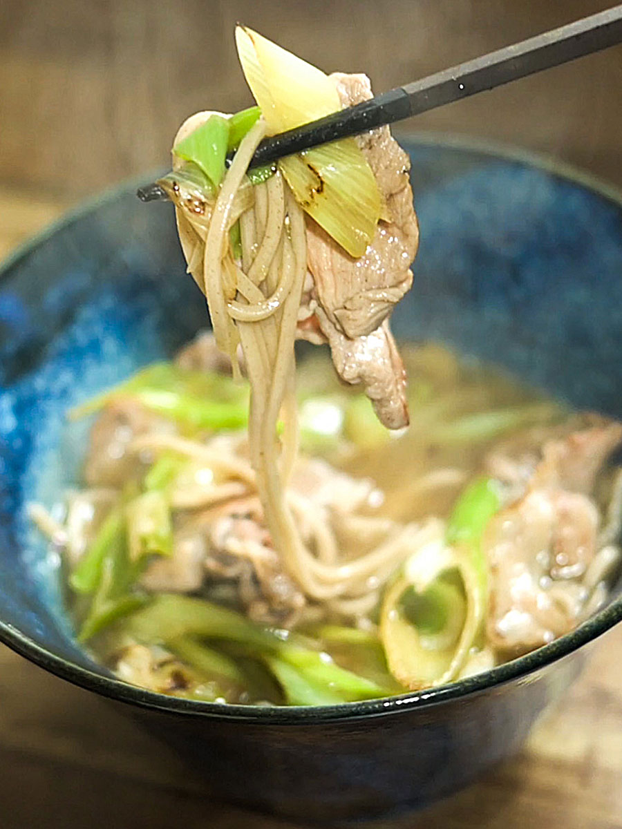 【発酵れもん胡椒が決め手】肉そばに爽やかなアクセントを｜一人暮らしにもおすすめのかんたん和風アレンジレシピ